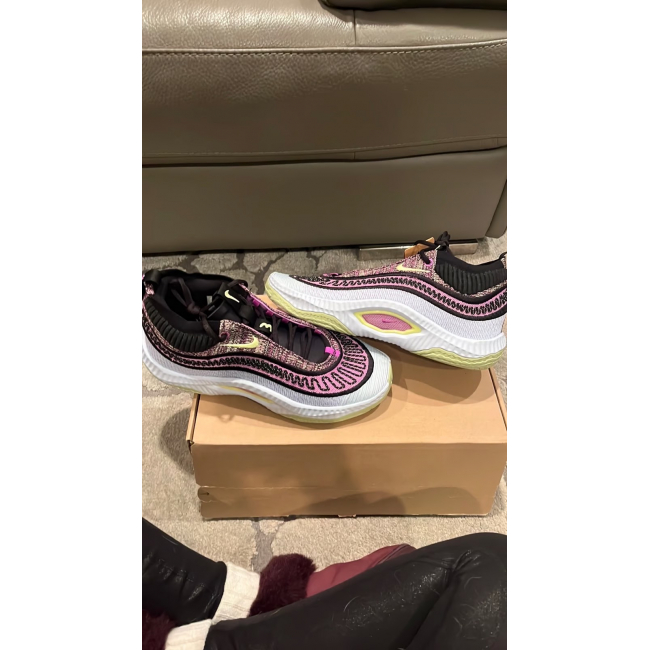 Спортивная обувь Nike Cosmic