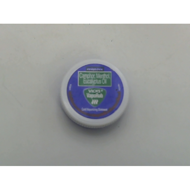 Vicks VapoRub помогает облегчить заложенность носа.