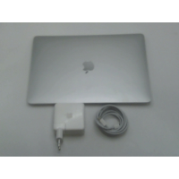 MacBook Pro с зарядным устройством