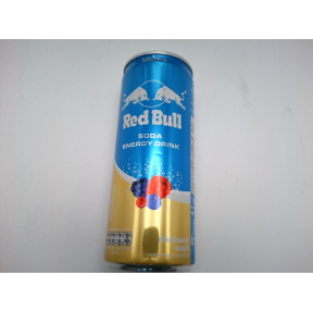 Red Bull со вкусом смешанных ягод