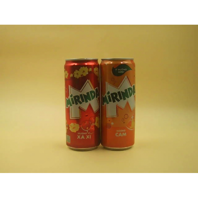 Набор из 2 безалкогольных напитков Mirinda со вкусом апельсина и сарсапариллы.