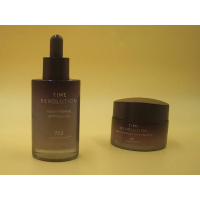 Набор из 2 кремов MISSHA TIME REVOLUTION Night Repair Special Set, содержащий 5 осветляющих и разглаживающих морщины кремов.