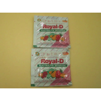 Набор из 2 пакетиков порошка электролитного напитка Royal-D со вкусом клубники (по 25 г каждый).