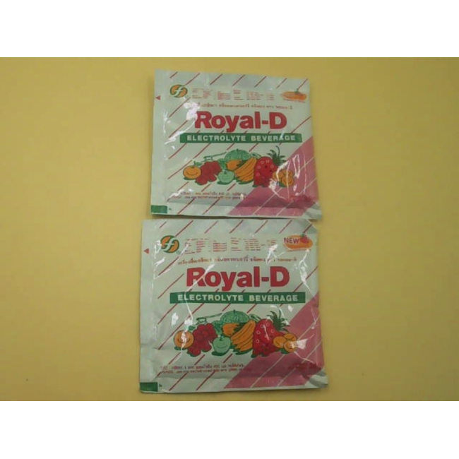Набор из 2 пакетиков порошка электролитного напитка Royal-D со вкусом клубники (по 25 г каждый).