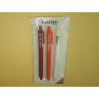 Набор из 3 шариковых ручек марки 7-ELEVEN.