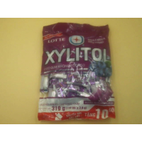 Жевательная резинка Lotte Xylitol без сахара со вкусом черники и мяты, 319 г (110 пакетиков по 1,9 г)