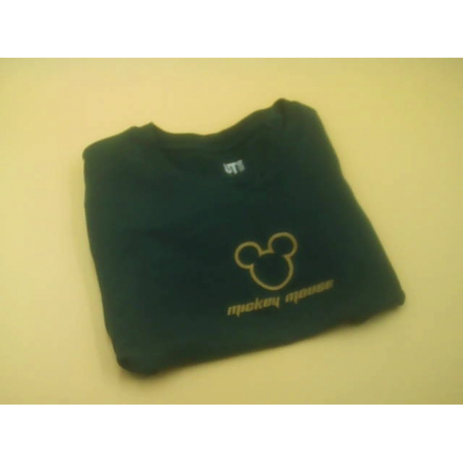 Женская футболка из коллекции UNIQLO UT Disney в цвете мха.