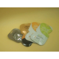 В этот набор входят 4 упаковки масок для волос Ellips из линеек Silky, Smooth, Silky Black и Volume Miracle.