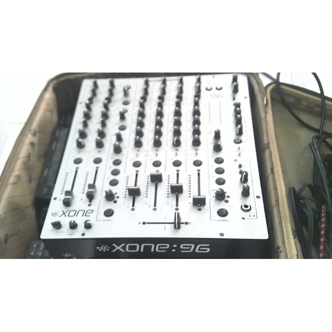 DJ-микшер Xone