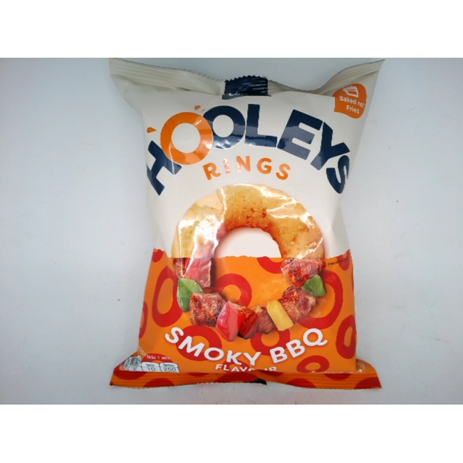 Хрустящая кукурузная закуска Calbee Hoolies со вкусом копчёного барбекю.