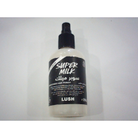 Кондиционер для волос Lush Super Milk Conditioning Hair Primer — популярный спрей для волос, известный своим нежным ароматом. Он содержит смесь миндального, кокосового и овсяного молока, которые увлажняют, разглаживают и облегчают расчесывание волос.