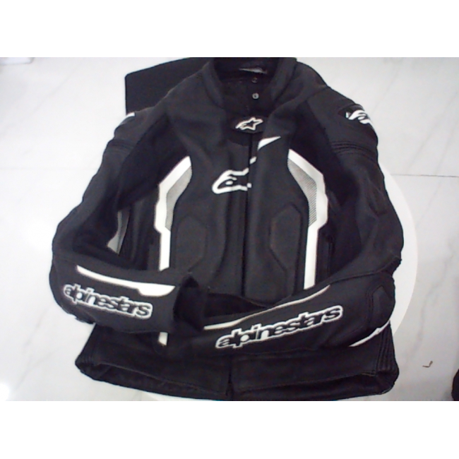 Кожаная мотоциклетная куртка Alpinestars Missile V2 черно-белого цвета