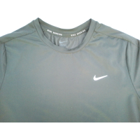 Женская футболка Nike с короткими рукавами и круглым вырезом