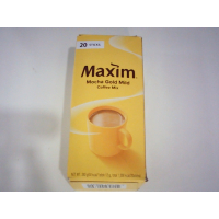 Коробка смеси для приготовления мягкого кофе Maxim Mocha Gold из Кореи. В упаковке 20 отдельных пакетиков растворимого кофе. Это популярный бренд, известный своим мягким кофейным вкусом с нотками мокко. Общий вес коробки составляет приблизительно 240 грам