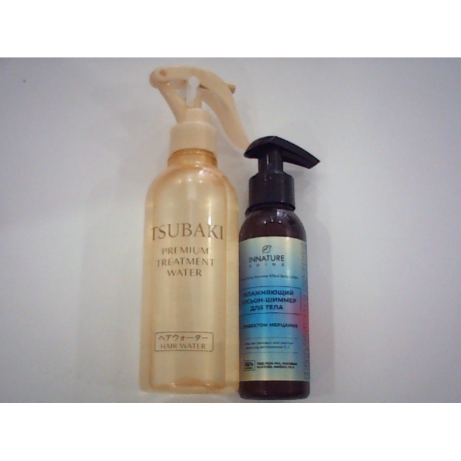 В этот набор входят два продукта: увлажняющий крем для волос Shiseido Tsubaki Premium Repair Hair Water и мерцающий лосьон для тела Innature Shine.
