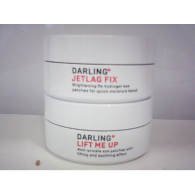 В этот набор входят два продукта: гидрогелевая маска для глаз Darling Jatlag Fix и средство для поднятия тонуса Darling Lift Me Up.