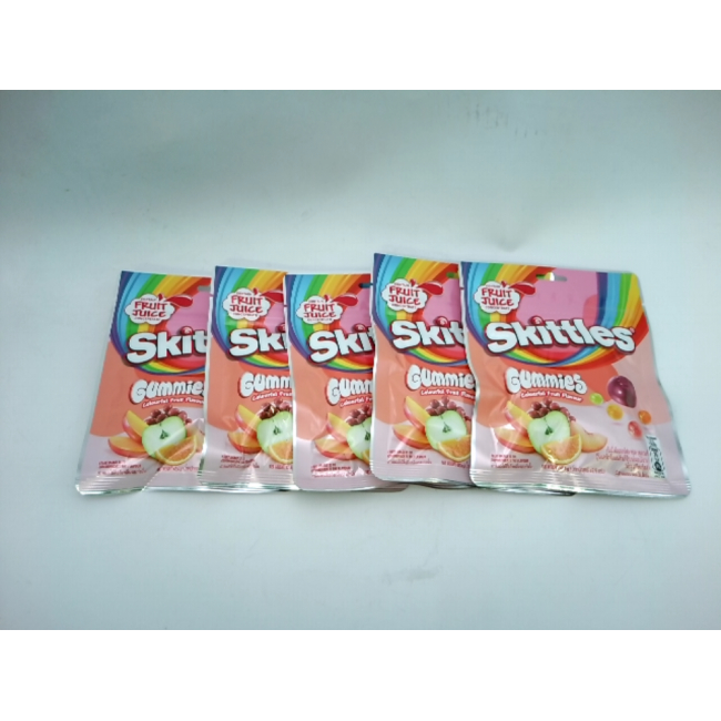 Разноцветные жевательные конфеты Skittles с фруктовым вкусом, упаковка из 5 штук.
