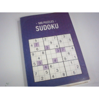 Обложка книги с головоломками судоку, на которой изображена примерная сетка.