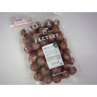 Жареные орехи макадамия марки Nutty в скорлупе.