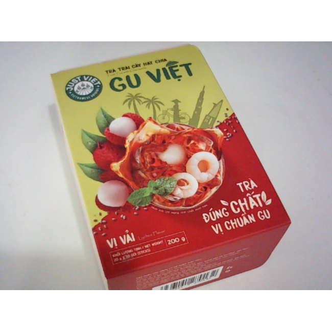 Растворимый чай Just Viet Gu Viet со вкусом личи и семенами чиа. Продукт поставляется в коробке весом 200 г, содержащей 10 пакетиков по 20 г каждый.