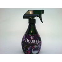 Дезодорант для тканей Downy Mystique.