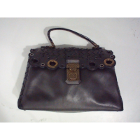 Маленькая сумка Bottega Veneta Intrecciato Trimmed Metallic Nappa Grommet Piazza Satchel из кожи Intrecciato с металлическими люверсами, отличающаяся характерной бронзовой отделкой и эффектной фурнитурой.