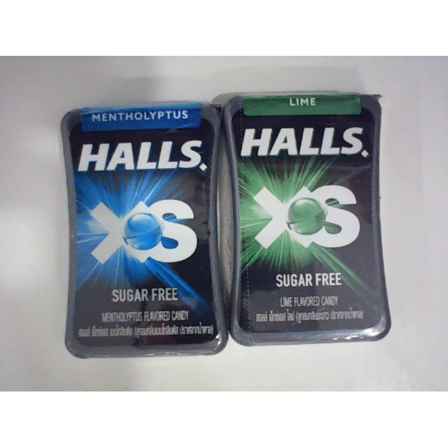 Набор из 2 жестяных коробок с конфетами Halls XS без сахара, доступны со вкусами ментолип (синий) и лайм (зеленый).