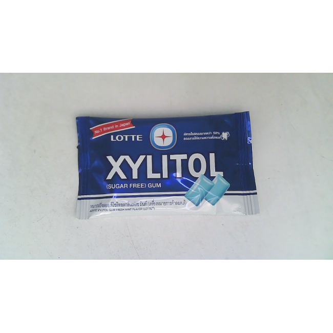 Жевательная резинка Lotte с ксилитом, со вкусом свежей мяты.