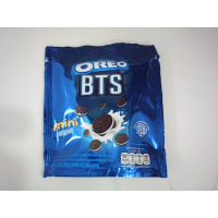 Мини-печенье Oreo со вкусом ванили, версия BTS (около 58 г) в упаковке.