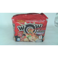 Лапша быстрого приготовления Wai Wai со вкусом корейских острых морепродуктов.