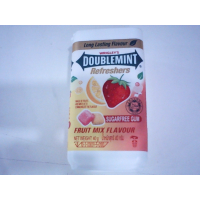 Жевательная резинка Wrigley's Doublemint Refreshers без сахара со вкусом фруктовой смеси / клубники и лимона.