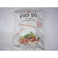Лапша быстрого приготовления Choice L с говядиной (Phở Bò) — популярный и недорогой вьетнамский суп с рисовой лапшой от LOTTE Mart.